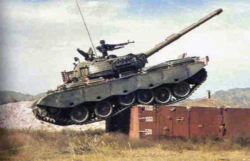 Лобовая часть корпуса танка имеет многослойное бронирование